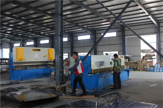 電動(dòng)代步三輪車廠房場(chǎng)景